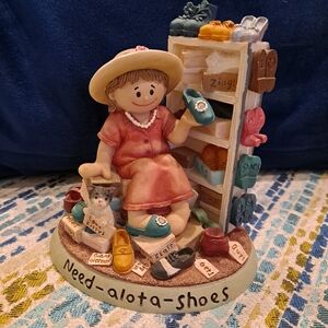 Zingle-Berry Resin Figuirine 1999 Need-alota-shoes If The Shoe Fits Buy It!